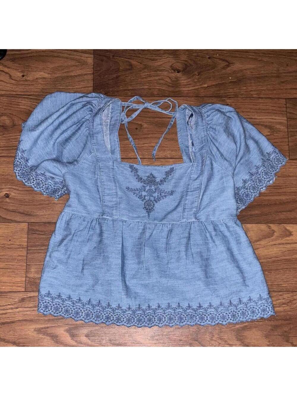 Old Navy Light Blue Embroidered Blouse chambray babydoll